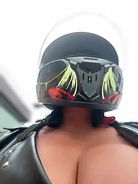 Snapshot of -Mia1 chatting on 8, 4, 2026 -Mia1 online show from 8, 4, 2026