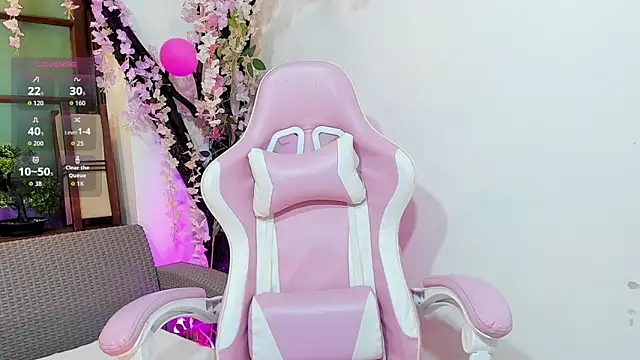 Snapshot of emma_ayala chatting on 4, 3, 2026 emma ayala online show from 4, 3, 2026