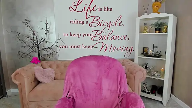 Snapshot of ReynaTheVixen chatting on 25, 10, 2025 ReynaTheVixen online show from 25, 10, 2025