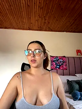 CoraVibes online show from 12, 9, 2025