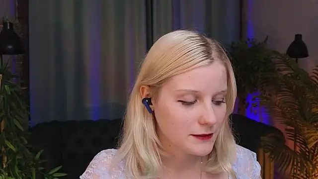 Snapshot of joan_loon chatting on 13, 9, 2025 joan loon online show from 13, 9, 2025