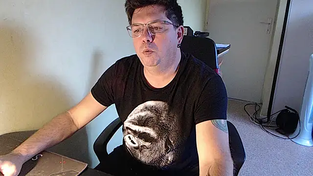 Snapshot of blueandwhite1 chatting on 8, 10, 2025 blueandwhite1 online show from 8, 10, 2025