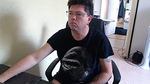 Snapshot of blueandwhite1 chatting on 9, 10, 2025 blueandwhite1 online show from 9, 10, 2025