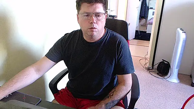 Snapshot of blueandwhite1 chatting on 21, 10, 2025 blueandwhite1 online show from 21, 10, 2025