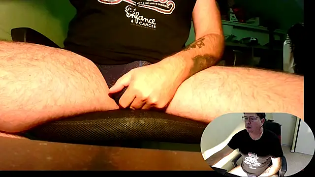 Snapshot of blueandwhite1 chatting on 19, 11, 2025 blueandwhite1 online show from 19, 11, 2025