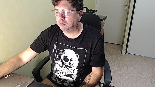 Snapshot of blueandwhite1 chatting on 24, 11, 2025 blueandwhite1 online show from 24, 11, 2025