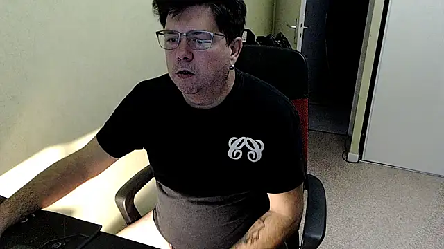 Snapshot of blueandwhite1 chatting on 3, 12, 2025 blueandwhite1 online show from 3, 12, 2025