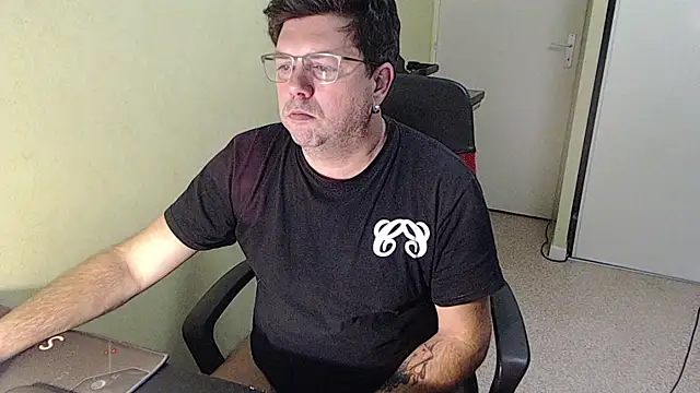 Snapshot of blueandwhite1 chatting on 5, 12, 2025 blueandwhite1 online show from 5, 12, 2025