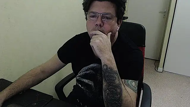 Snapshot of blueandwhite1 chatting on 7, 1, 2026 blueandwhite1 online show from 7, 1, 2026