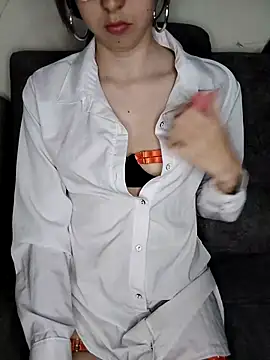 AnnieSparkle online show from 10, 9, 2025