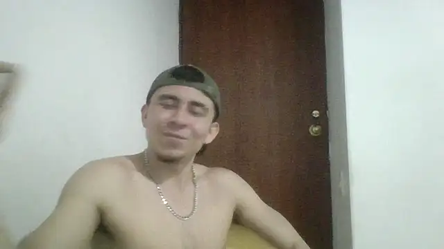 Snapshot of Eross_Santy chatting on 18, 6, 2026 Eross Santy online show from 18, 6, 2026