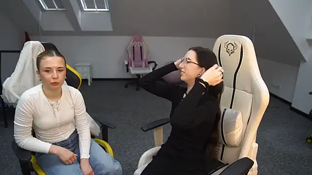  Lili 054 online show from 16, 9, 2025