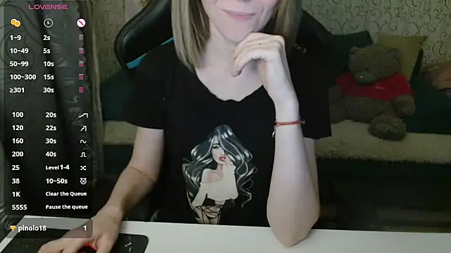 Snapshot of Ogonechekkk chatting on 17, 10, 2025 Ogonechekkk online show from 17, 10, 2025