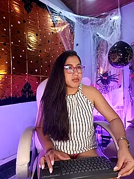 Snapshot of Karoline21 chatting on 20, 10, 2025 Karoline21 online show from 20, 10, 2025