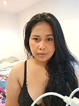 Snapshot of Alessandraa- chatting on 28, 9, 2025 Alessandraa- online show from 28, 9, 2025