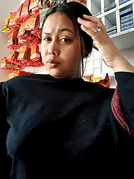 Snapshot of Alessandraa- chatting on 25, 10, 2025 Alessandraa- online show from 25, 10, 2025