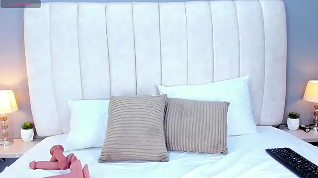 ScarletStarr online show from 2, 12, 2025