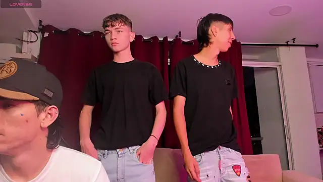 Snapshot of Handsomeboyss19 chatting on 1, 10, 2025 Handsomeboyss19 online show from 1, 10, 2025