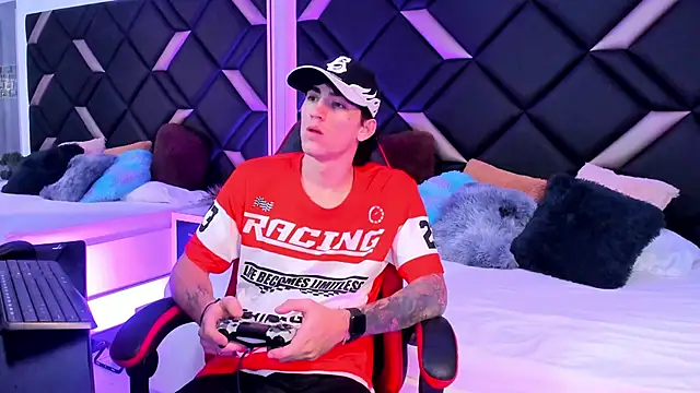 Snapshot of Handsomeboyss19 chatting on 18, 10, 2025 Handsomeboyss19 online show from 18, 10, 2025