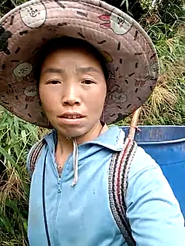 Snapshot of hera-00 chatting on 17, 11, 2025 hera-00 online show from 17, 11, 2025