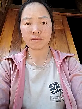 Snapshot of hera-00 chatting on 28, 11, 2025 hera-00 online show from 28, 11, 2025