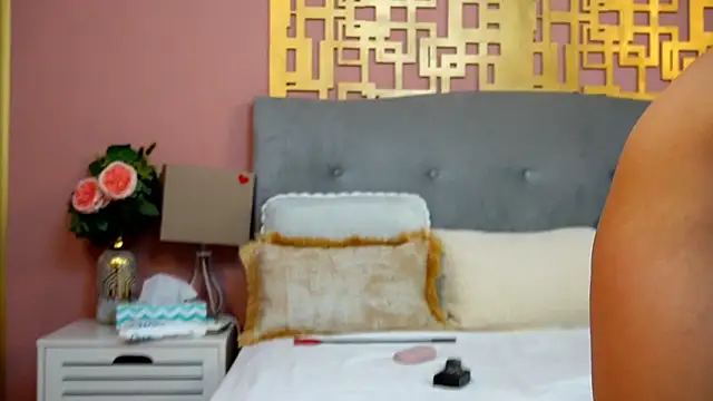 Snapshot of LaylaaDiamond chatting on 18, 10, 2025 LaylaaDiamond online show from 18, 10, 2025