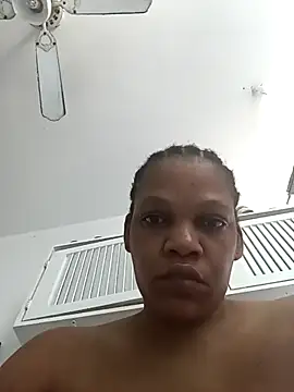 Snapshot of HappygalTheQueen chatting on 4, 2, 2026 HappygalTheQueen online show from 4, 2, 2026