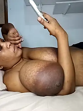 Snapshot of HappygalTheQueen chatting on 5, 2, 2026 HappygalTheQueen online show from 5, 2, 2026