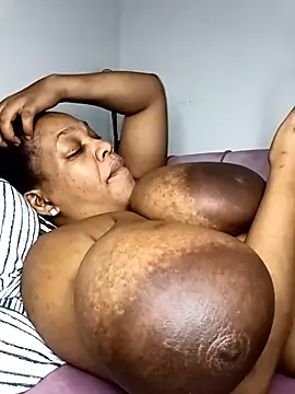 Snapshot of HappygalTheQueen chatting on 13, 2, 2026 HappygalTheQueen online show from 13, 2, 2026