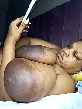 Snapshot of HappygalTheQueen chatting on 6, 4, 2026 HappygalTheQueen online show from 6, 4, 2026