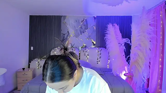 Snapshot of SarahCastro1_ chatting on 2, 4, 2026 SarahCastro1 online show from 2, 4, 2026