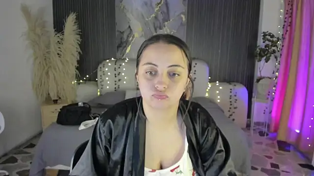 Snapshot of SarahCastro1_ chatting on 4, 4, 2026 SarahCastro1 online show from 4, 4, 2026