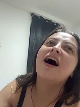 Snapshot of SarahCastro1_ chatting on 28, 4, 2026 SarahCastro1 online show from 28, 4, 2026