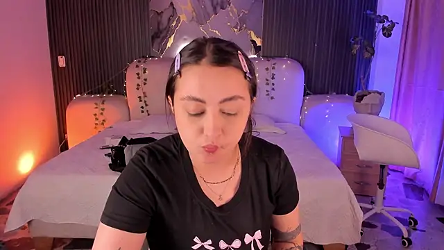 SarahCastro1  online show from 11, 6, 2026