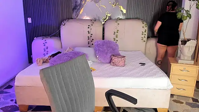 SarahCastro1  online show from 15, 6, 2026