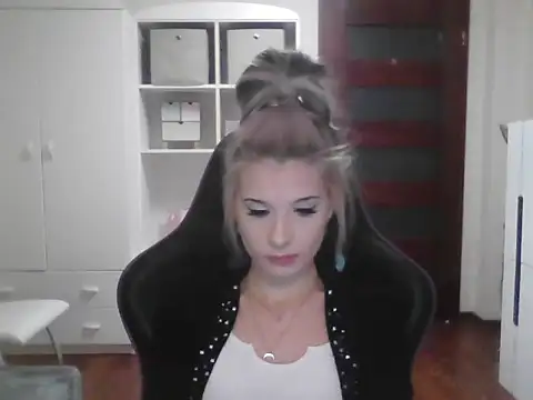 KristineGlow online show from 9, 10, 2025