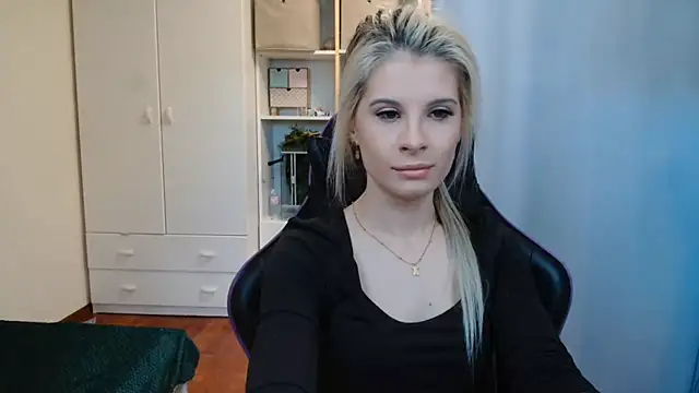 KristineGlow online show from 4, 5, 2026