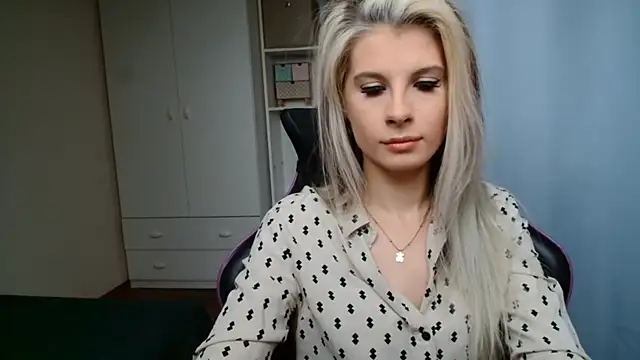KristineGlow online show from 9, 5, 2026