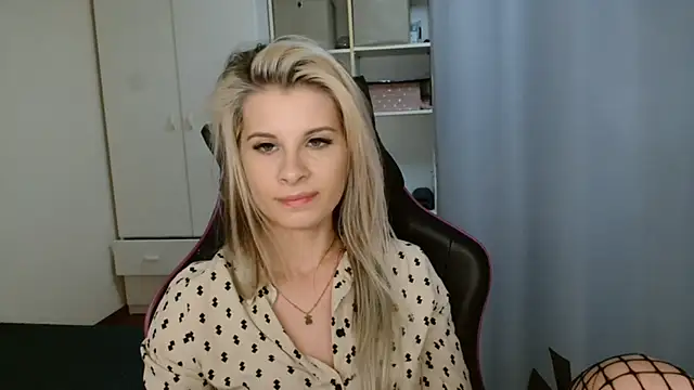 KristineGlow online show from 9, 5, 2026