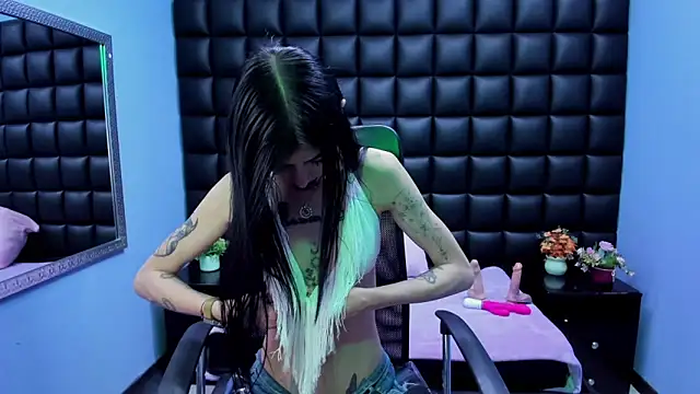 Snapshot of Dulce_Miaa_ chatting on 2, 2, 2026 Dulce Miaa online show from 2, 2, 2026