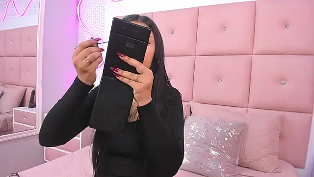 DaisySnugs1 online show from 24, 11, 2025