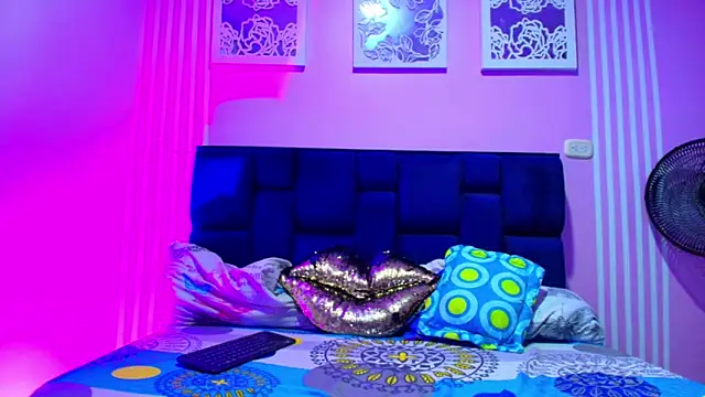 Hornycouple Hot online show from 19, 12, 2025