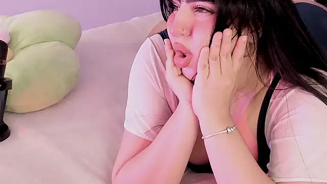 Snapshot of Camila_Matinez_ chatting on 15, 9, 2025 Camila Matinez  online show from 15, 9, 2025