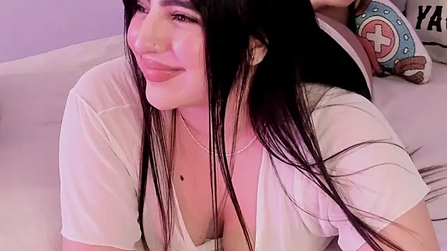 Snapshot of Camila_Matinez_ chatting on 18, 10, 2025 Camila Matinez  online show from 18, 10, 2025