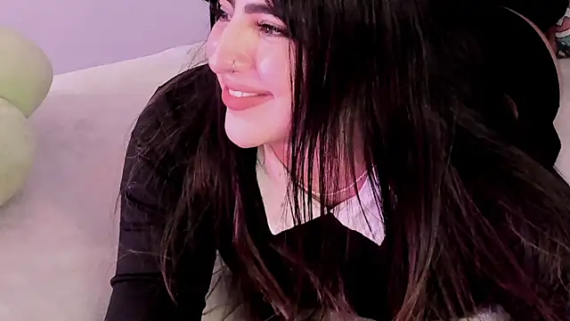 Snapshot of Camila_Matinez_ chatting on 21, 10, 2025 Camila Matinez  online show from 21, 10, 2025