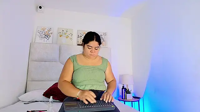 Snapshot of elizawiliamst chatting on 22, 5, 2026 elizawiliamst online show from 22, 5, 2026