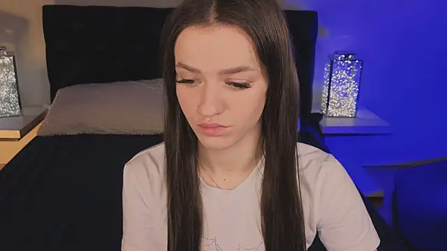 Snapshot of E_l_i_z_e_ chatting on 17, 3, 2026 E l i z e online show from 17, 3, 2026