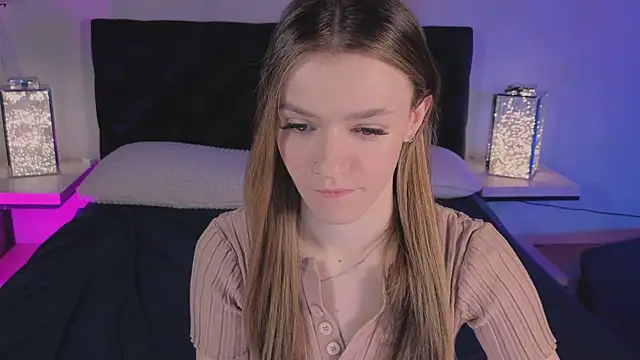 Snapshot of E_l_i_z_e_ chatting on 24, 3, 2026 E l i z e online show from 24, 3, 2026