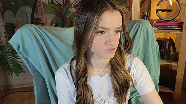 Snapshot of E_l_i_z_e_ chatting on 8, 4, 2026 E l i z e online show from 8, 4, 2026