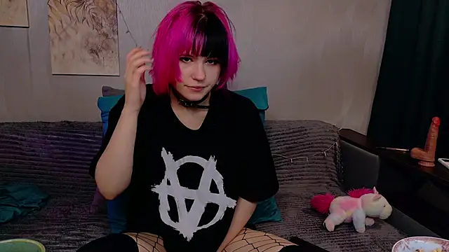 KikiMoor online show from 22, 9, 2025